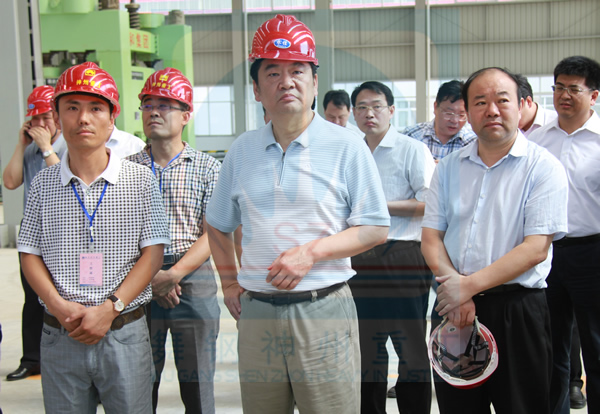 平顶山市委书记陈建生协平顶山考察团在舞钢市委书记高永华陪同下来我厂指导工作