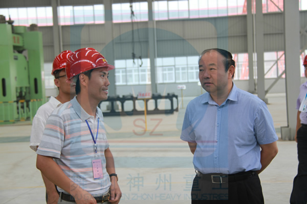 舞钢市领导班子来我厂舞钢神州重工金属复合材料有限公司视察指导工作
